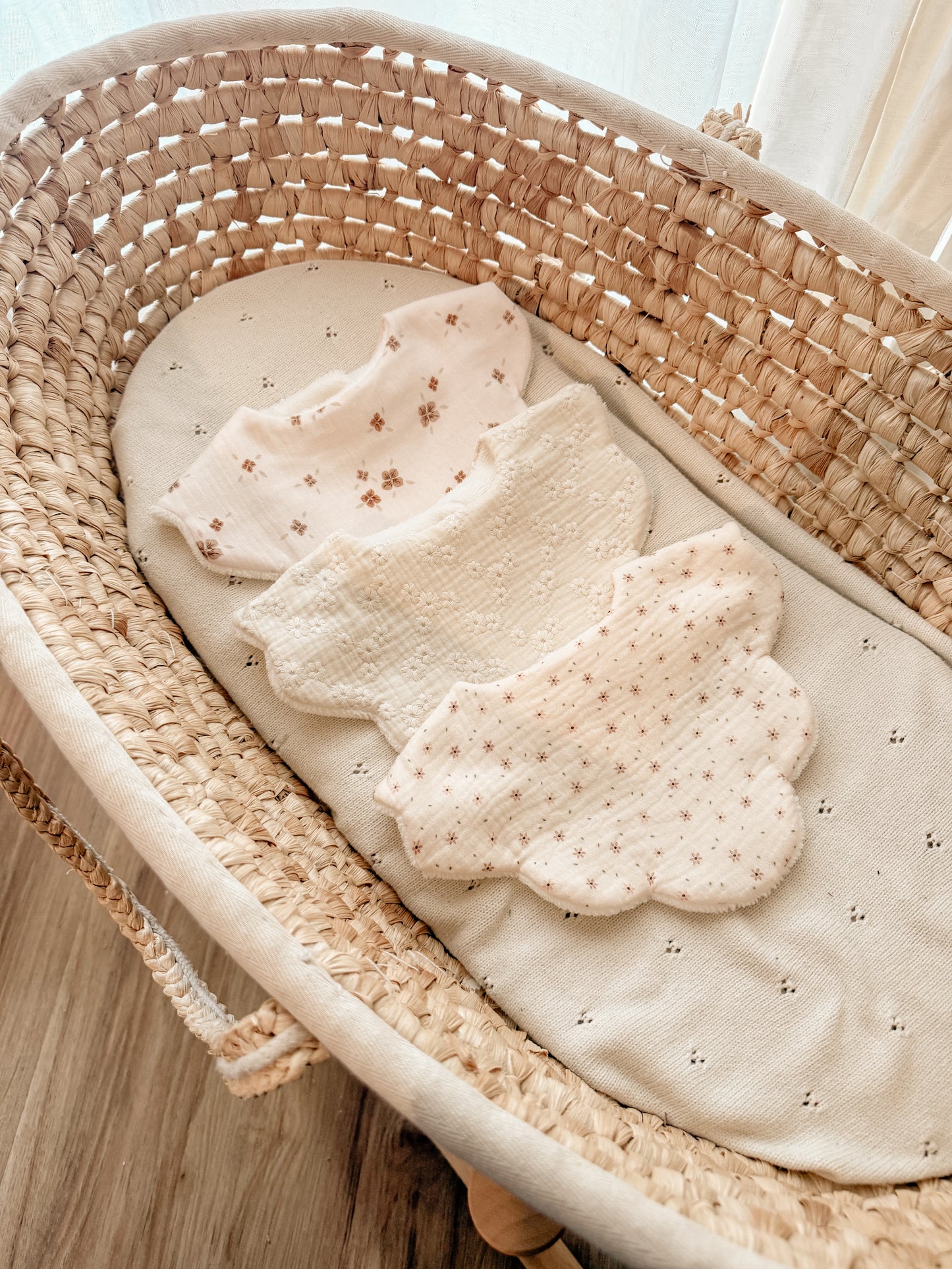 Bavoir pétales - À COMPOSER 🌼