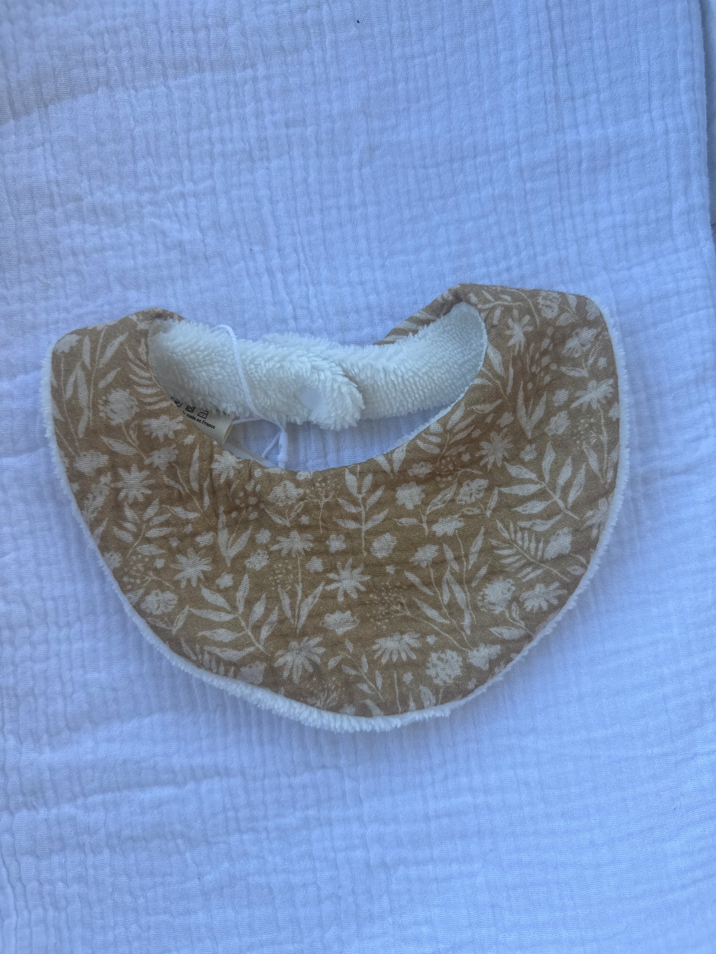 Bavoir mini caramel flower- En stock