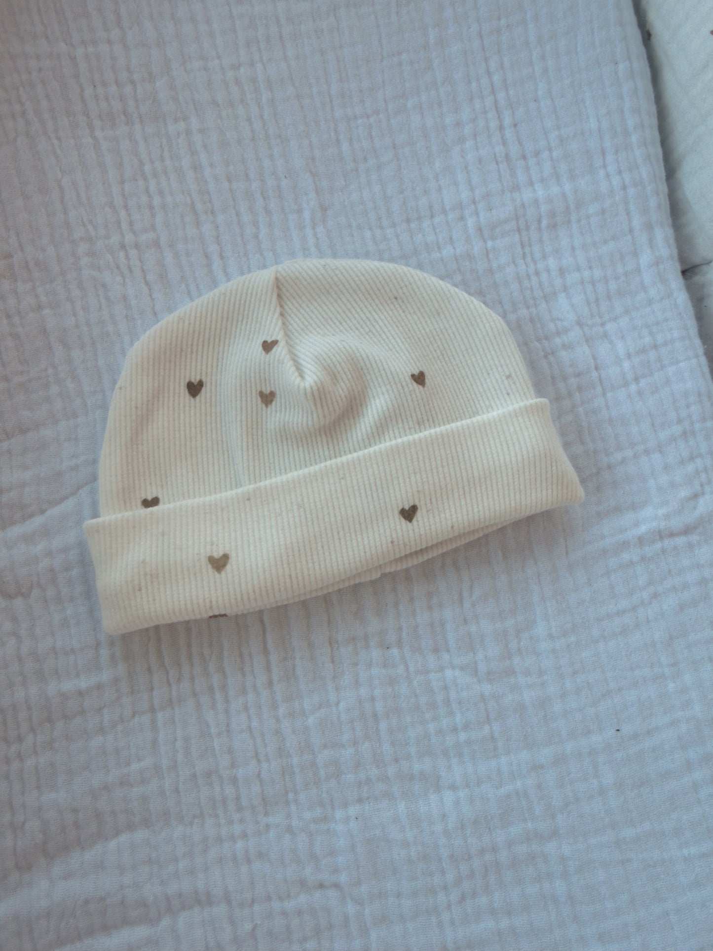 Bonnet naissance cœurs côtelé  - En stock