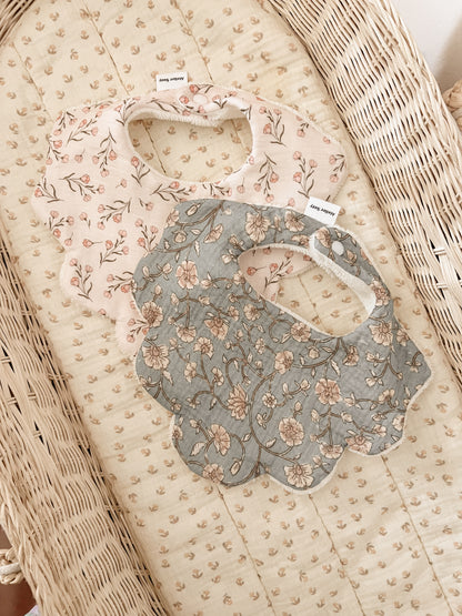 Bavoir pétales - À COMPOSER 🌼