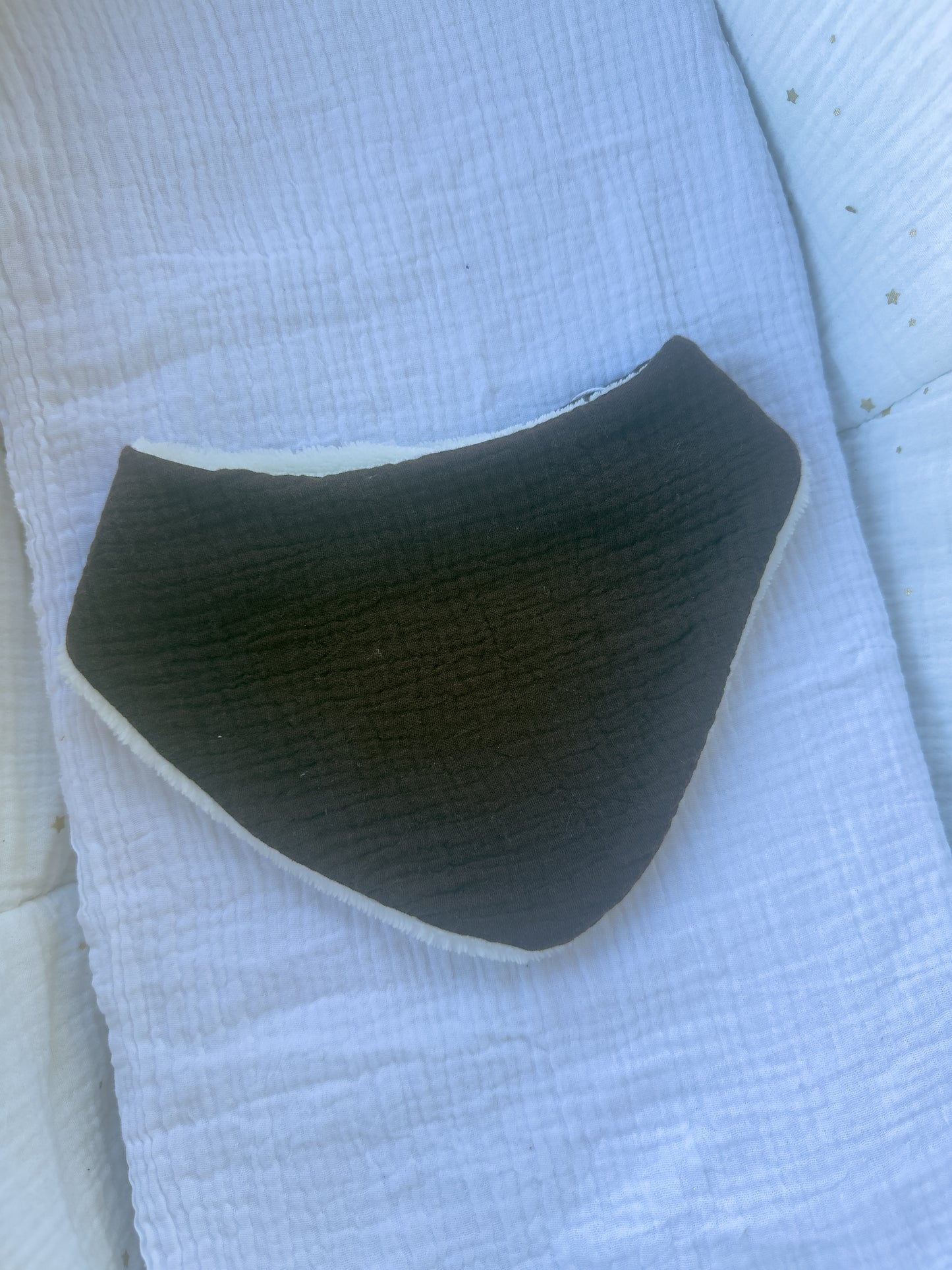 Bavoir bandana chocolat - En stock