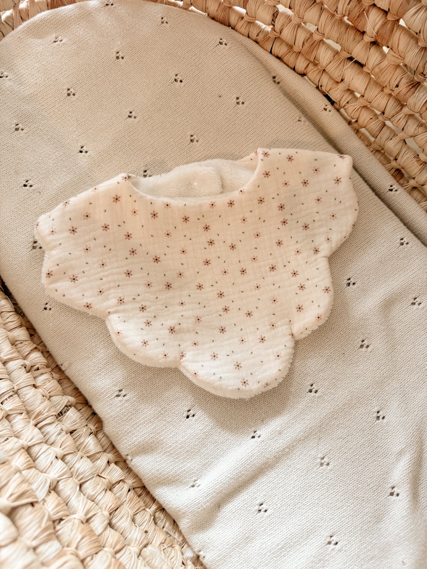 Bavoir pétales - À COMPOSER 🌼