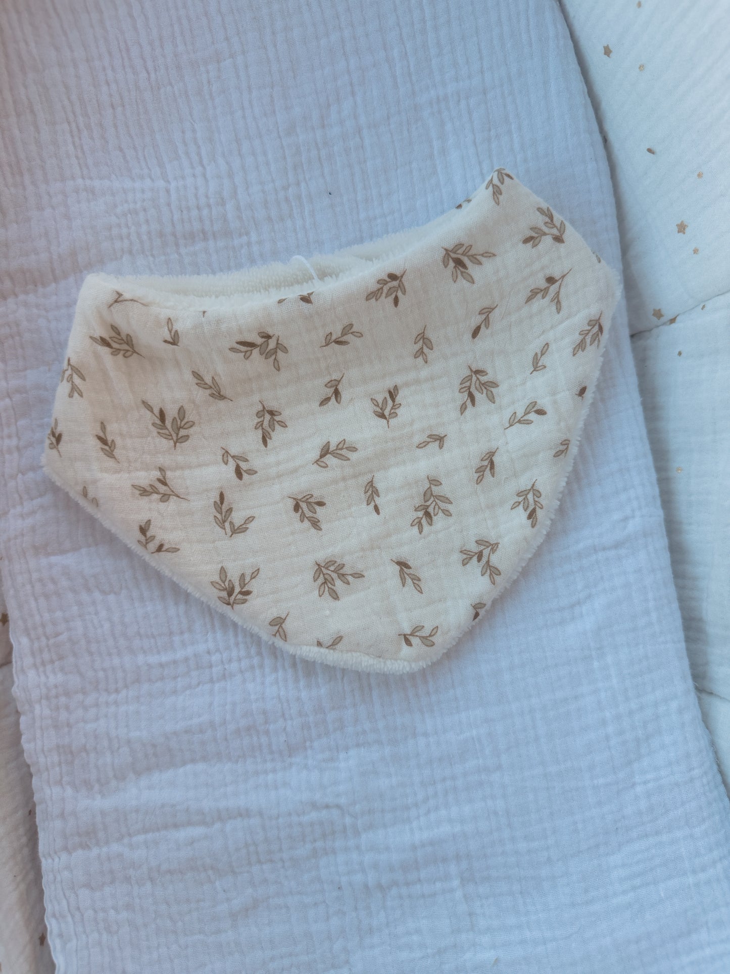 Bavoir bandana feuillage - En stock