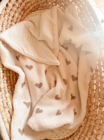 Couverture 70x90 écru/sherpa cœurs - En stock