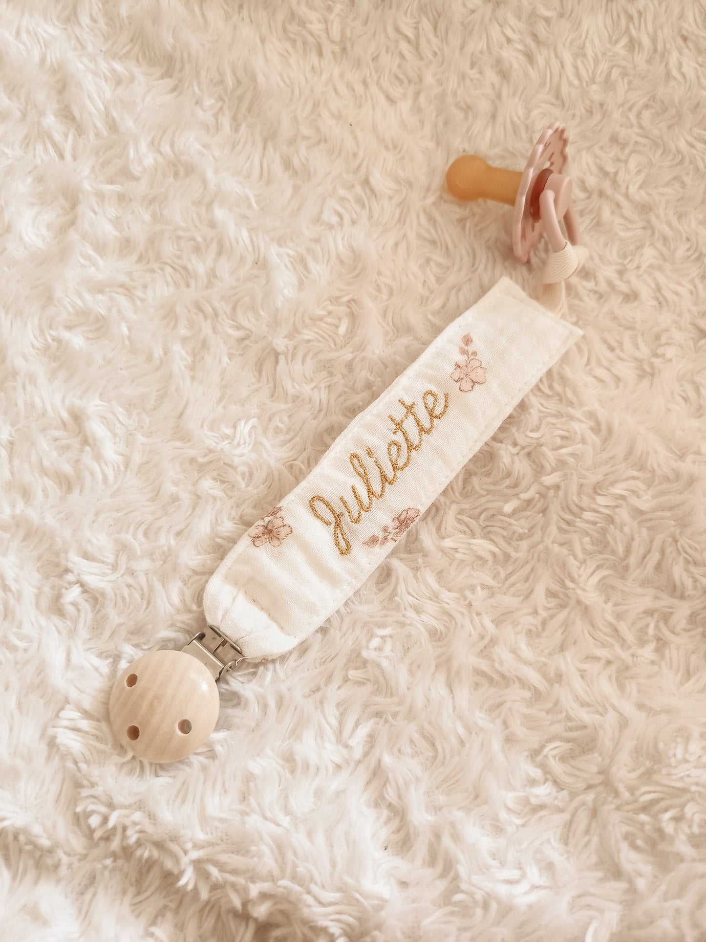 Attache Sucette brodée - Fleurs romantiques
